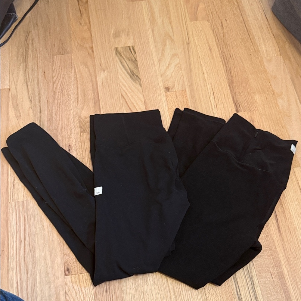2 Black Vuori Leggings